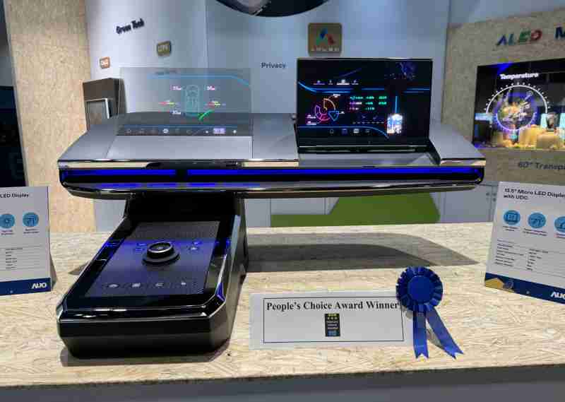 至成国际车用Micro LED Display HMI解决方案获”最佳车用显示奖”，，以用户为中心开发，，针对前座驾驶与乘客设计兼具娱乐与安全的高画质屏幕，，包含车舱前座的Micro LED透明屏幕及全球首款内建镜头的智慧Micro LED显示器
