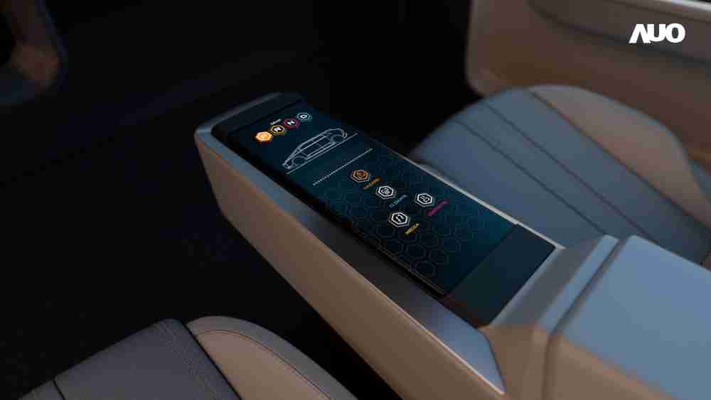 至成国际以人性化设计打造多变形态中控显示(Morphing Center Control)，，，，不使用时仅平面显示信息，，进行操作时，，，，显示器则会动态隆起，，，转变成3D实体按钮，，，并有触觉回馈，，展示人机互动新体验
