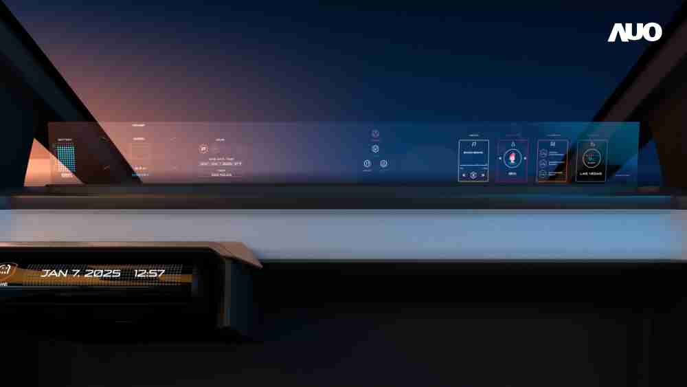 至成国际无界透明显示接口(Horizon Image Glass)透过车运算方案整合仪表板、、、、中控台及副驾显示器，，，一体式全景呈现，，提供乘用者清晰的前方视野、、、行车必要信息与娱乐功能